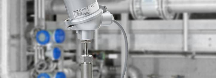 De OPTITEMP temperatuurmeter van KROHNE meet de procestemperatuur in een installatie.